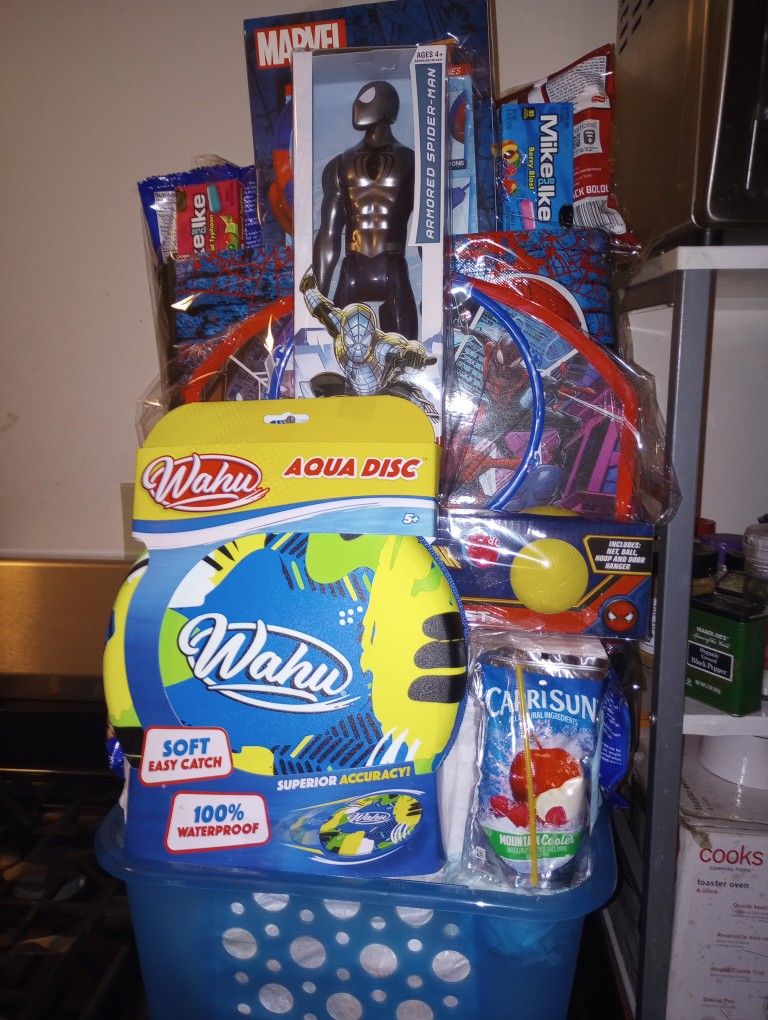 EASTER BASKET - SPIDERMAN SUPER GIANT THEMED GIFT BASKET WITH ACCESSORIES & SNACKS