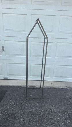 Tall Metal Wire Frame Stand