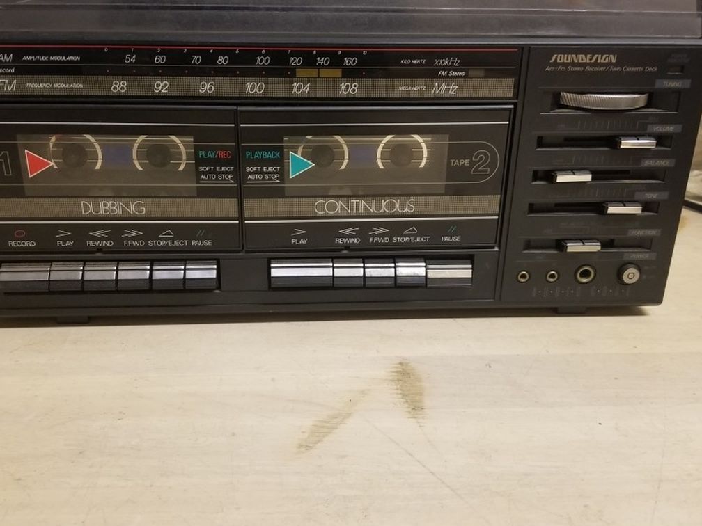 Vintage Soundesign 6821M AM /FM Stereo Receiver Cassette Record Player