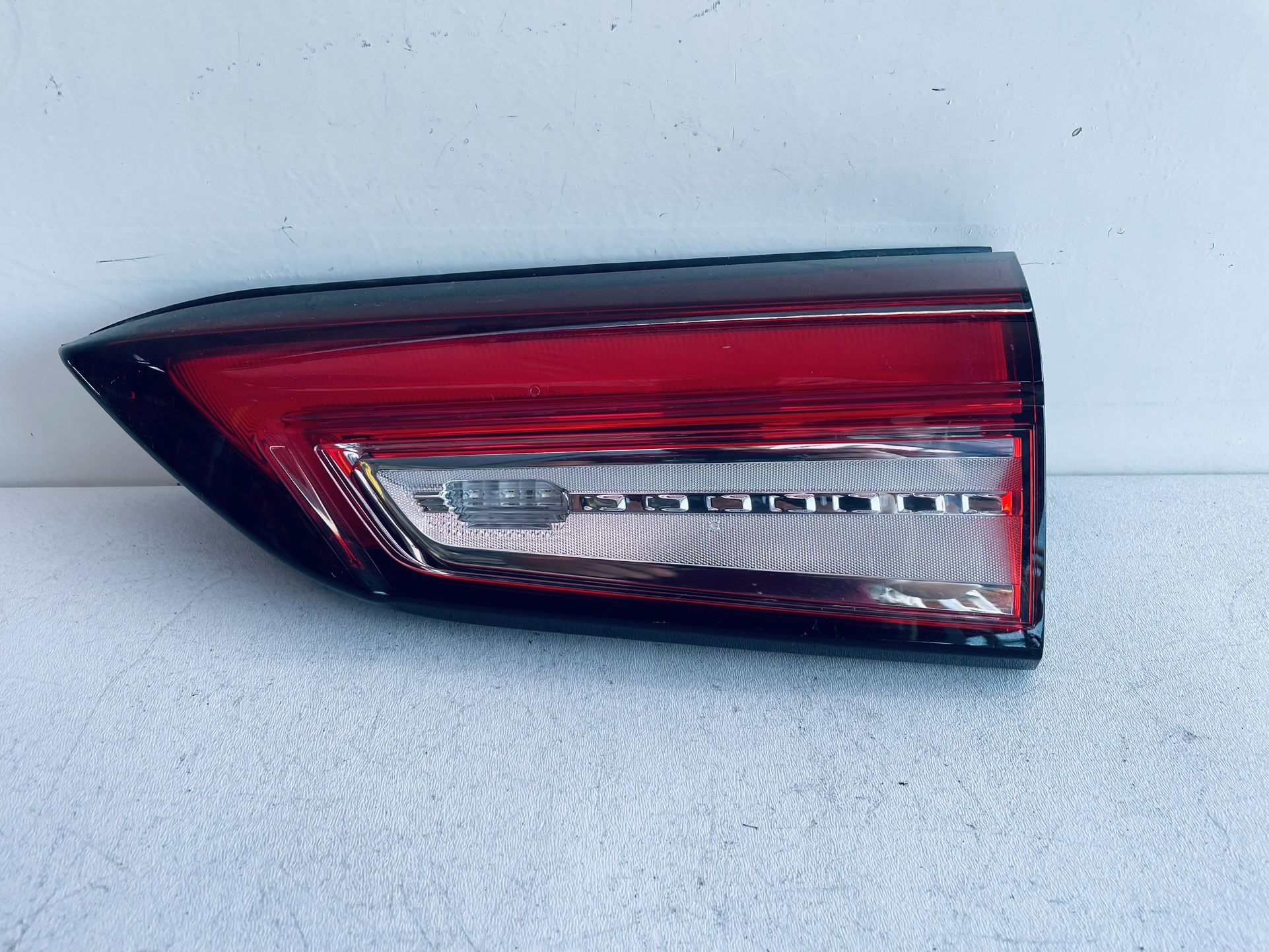 2022-2024 GMC TERRAIN RIGHT PASSENGER SIDE INNER TRUNK TAIL LIGHT LED OEM
