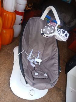 4 moms baby Glider
