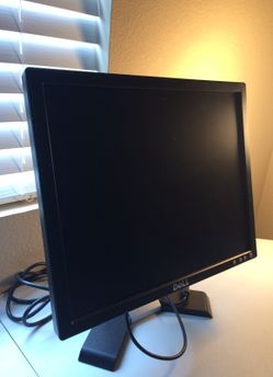 Dell monitor LCD 17" with power and VGA cable and port