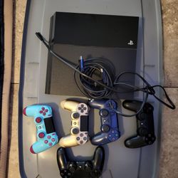 PS4 With 5 Controllers