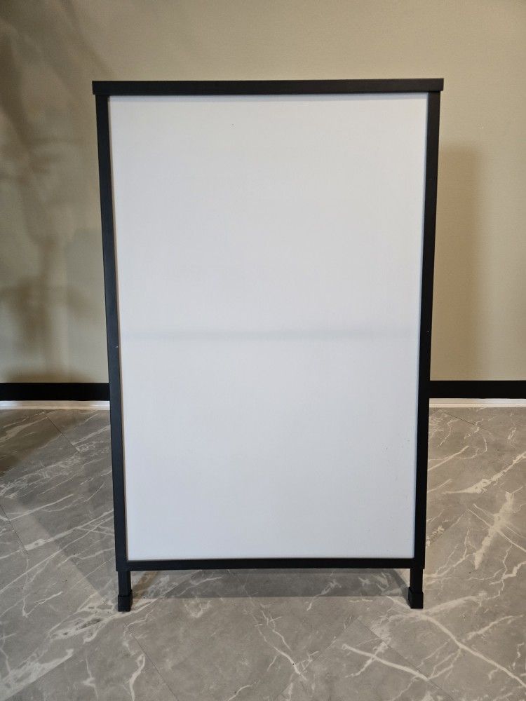 Sandwichboard with interchangeable panels