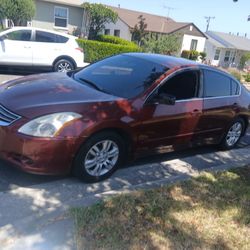 2011 Nissan 