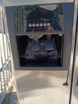 FREE FOUR STAINNLESS STEEL REFRIGERATORS, DOUBLE DOORS, WATER DISPENSERS &ICE MAKERS