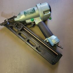 Hitachi 2 1/2" 15-Gauge Angled Finish Nailer