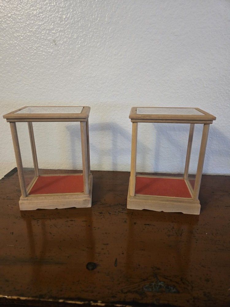 Pair of Vantage glass display cases for any statues or anything to keep a nice. The measurement: 5 1/2 w x 4 4 1/2 D x 7 1/2. $40 for both
