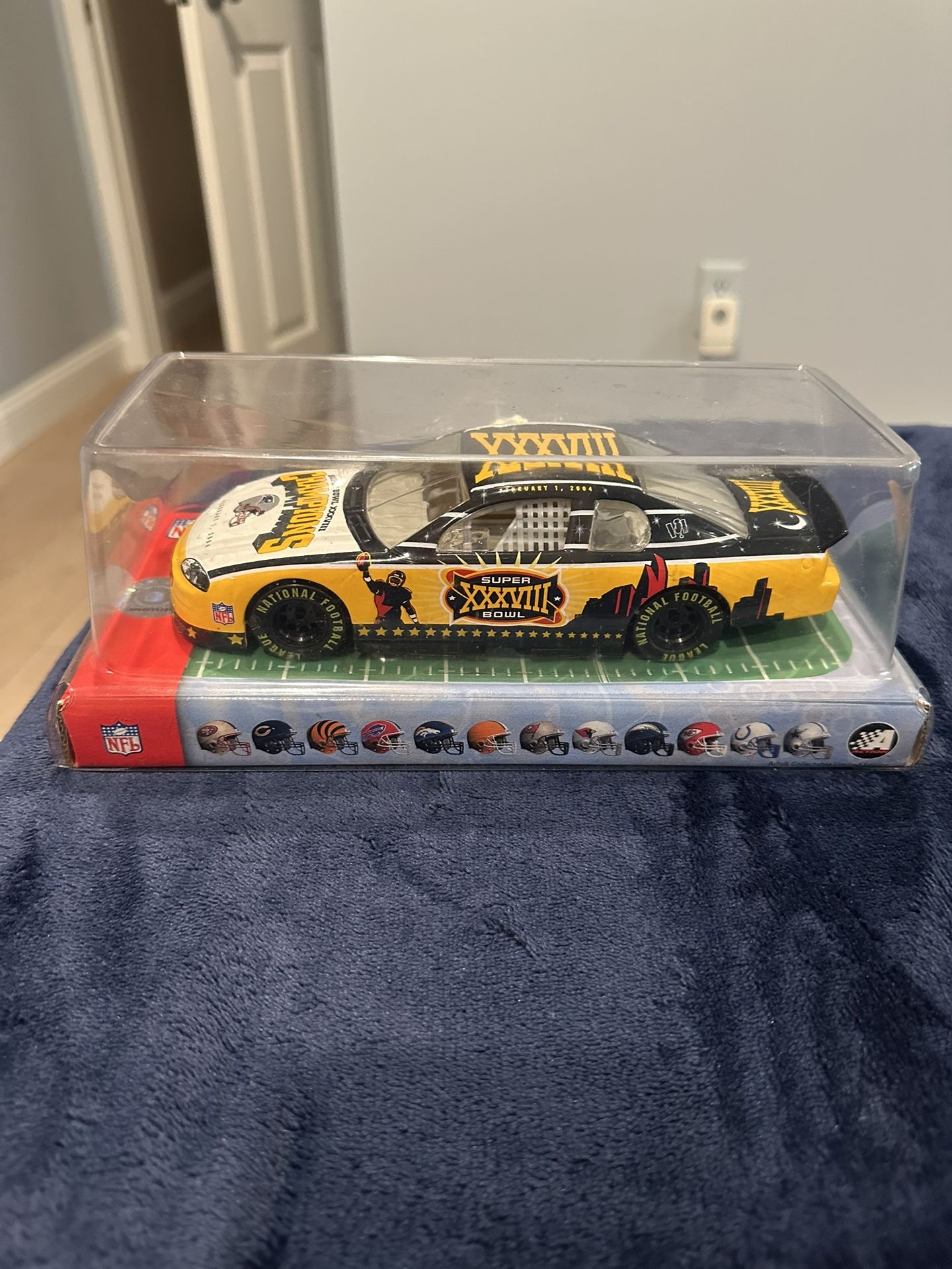 2004’Patriots Superbowl 38 Winner’s Circle Diecast Car