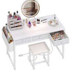 White vanity With mirror