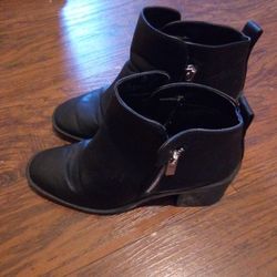 Gently Used Size 6 1/2m Boots