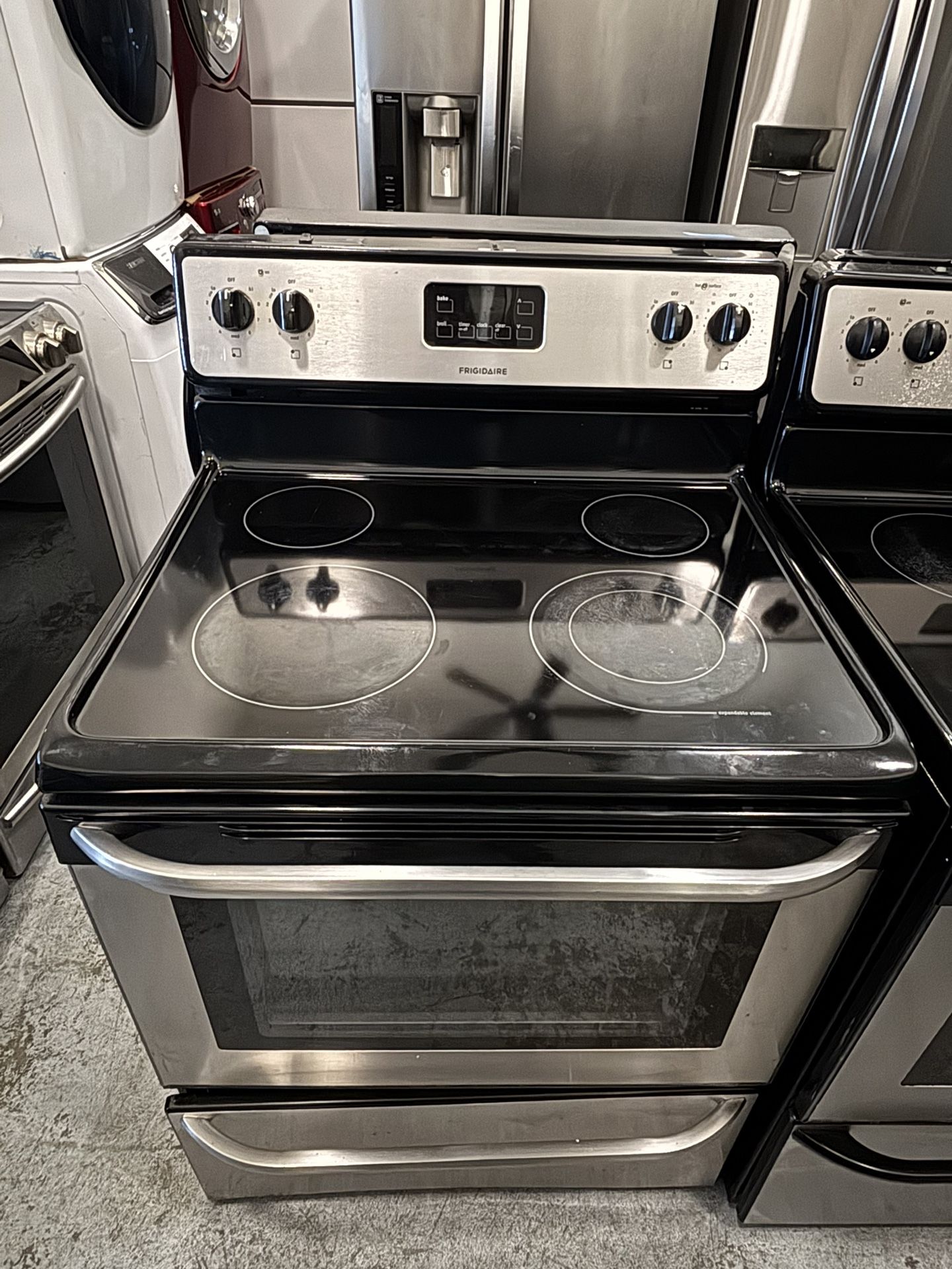 Stainless Steel GE Electric Stove In Excellent Condition!