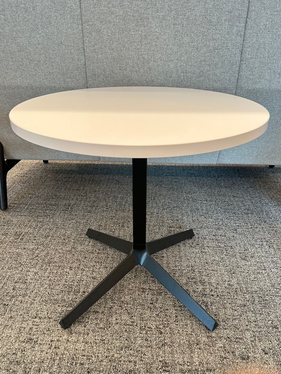 Knoll Dividends 36" Round Table (White/Black)