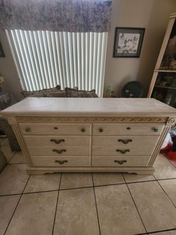 Queen bedroom set