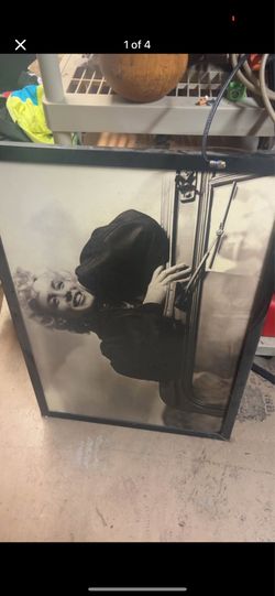 Large Marilyn portrait