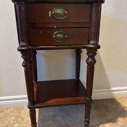 Small Mahogany End Table 