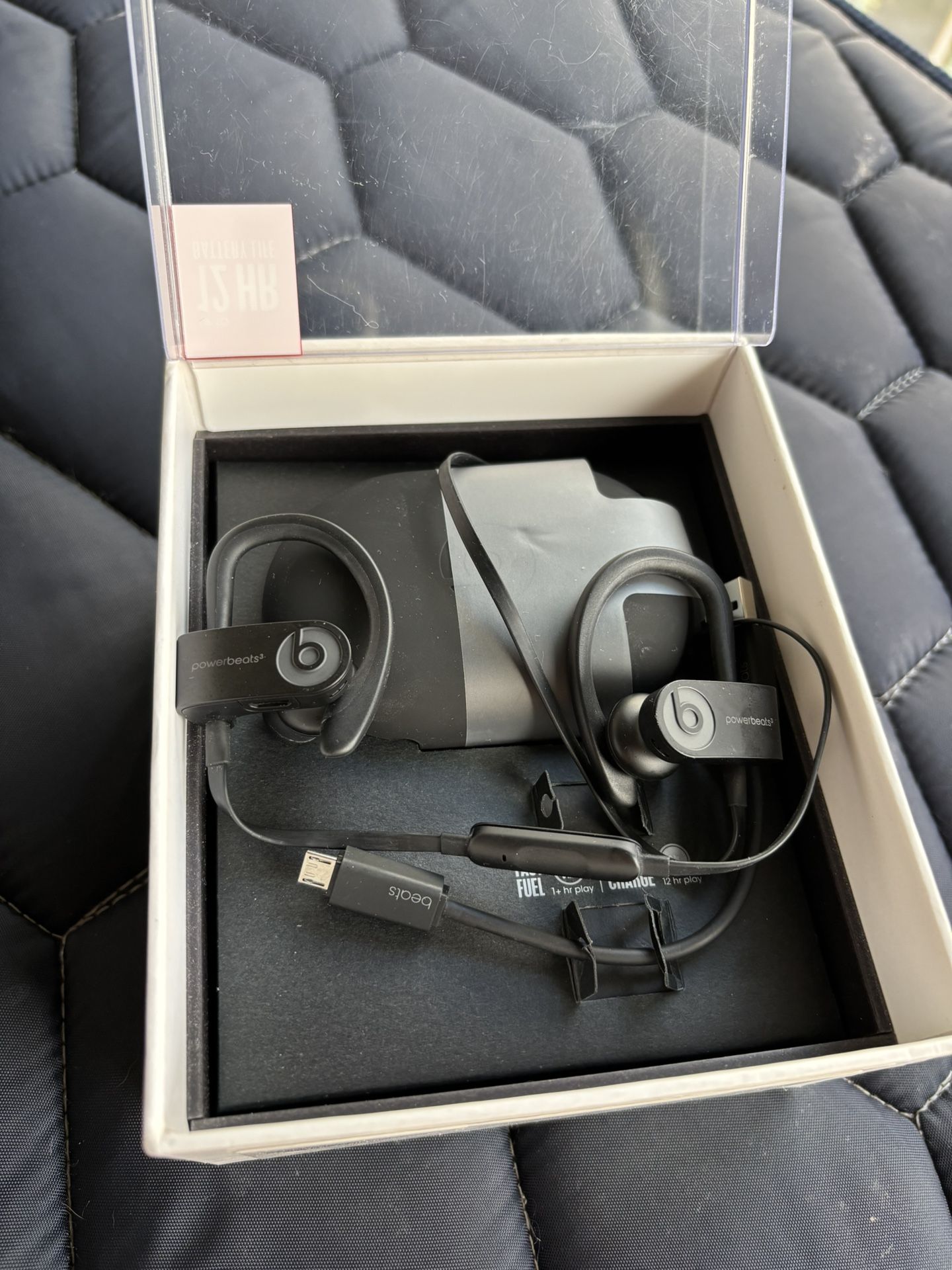 Black Powerbeats3 Wireless 