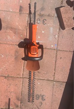Black & Decker Electric Yard Hedge Tree Branch Plant Trimmer Cutter Saw