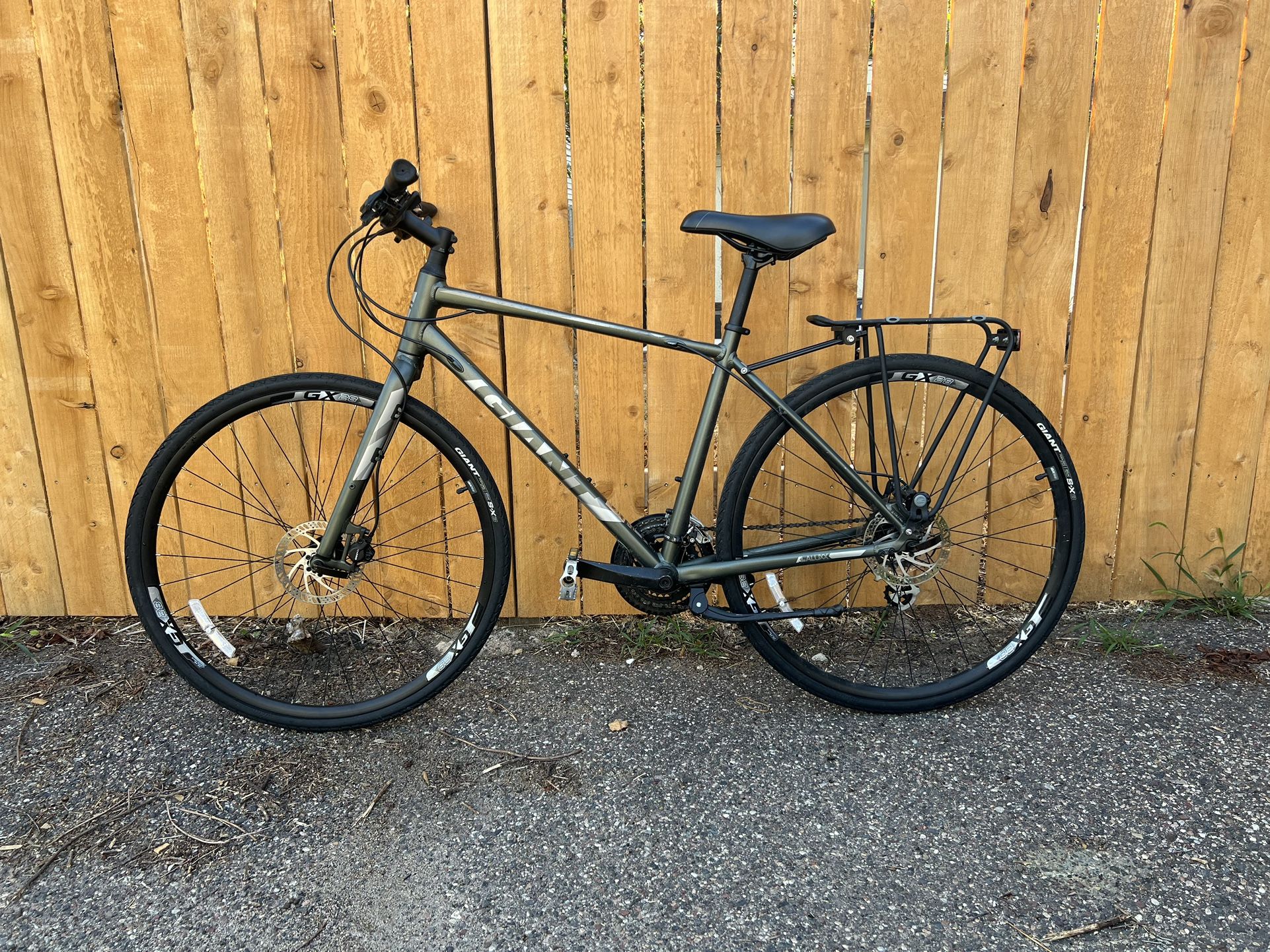 Men’s Bike:  Giant Escape 2 (size M)