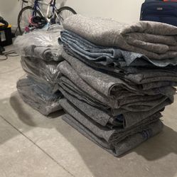 25Moving Blankets / Furniture Pads 