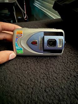 Nikon Coolpix 2500 Digital Camerayy