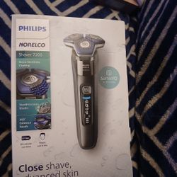 Philips Norelco Shaver 7200