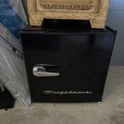 Vintage-style Frigidaire Mini Fridge