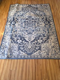 Floor rug 7 ft x 5 ft