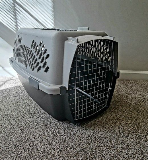 Medium Pet Taxi Dog Kennel, 26in Length