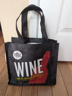 Whole Foods Market wine carrier divided tote bag, holds six bottles