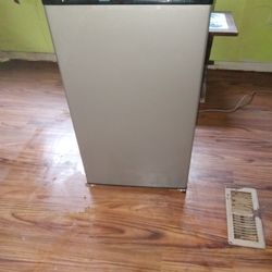 Mini fridge