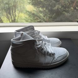 Jordan 1 Mid White 