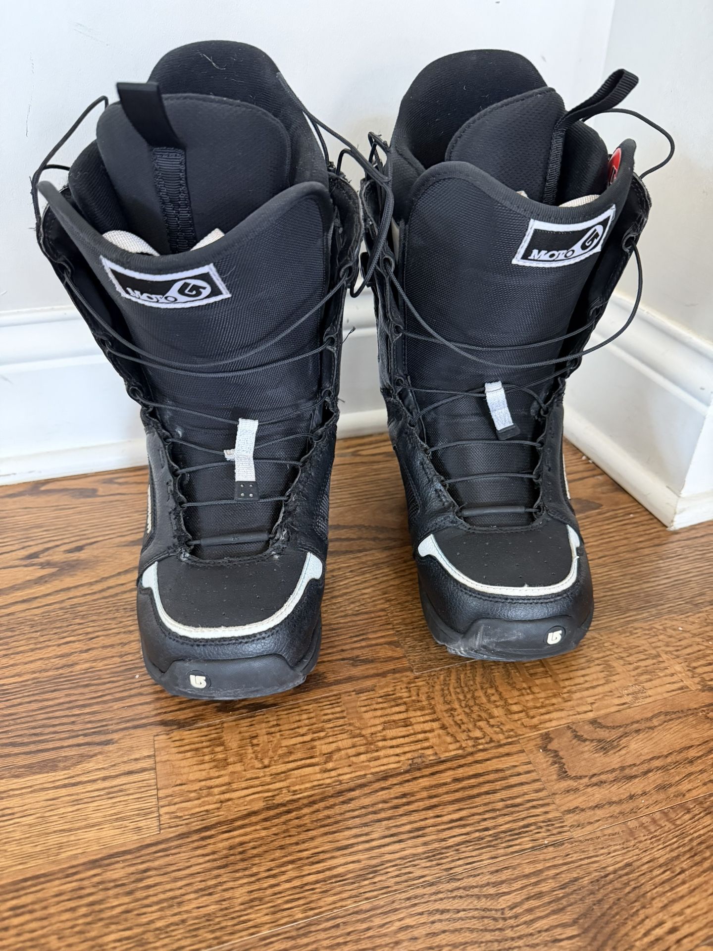 Burton Moto Snowboard Boots – Men’s (Size 6)