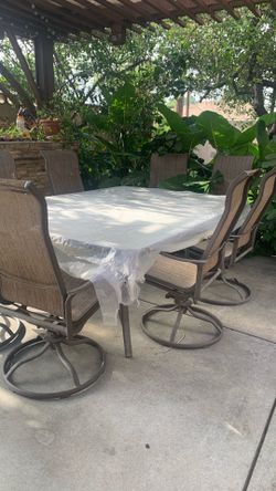 PATIO TABLE SET 8 CHAIRS