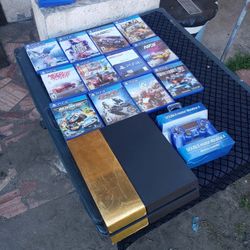 Gold & Black Sony New Conditions 0 Roaches. All works 100% noooo Games $130! Playstation 4 PS4 500GB. Black ops 6 is $40! The rest $25! Each or 5 for 