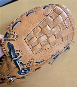 Mizuno Franchise Pro Model Leather Baseball Glove with Woven Palm. 35th Ave and Union Hills area