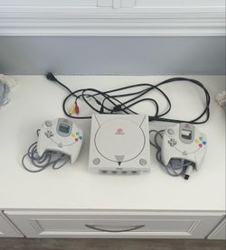 SEGA Dreamcast Console with 2 Controllers