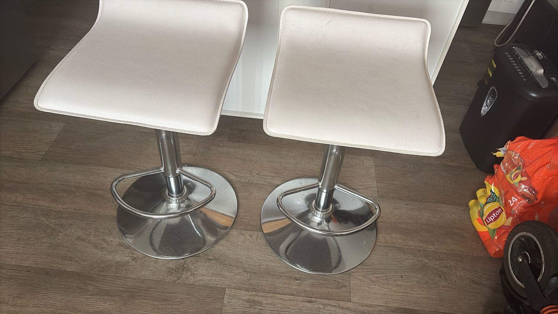 2 Bar Stools