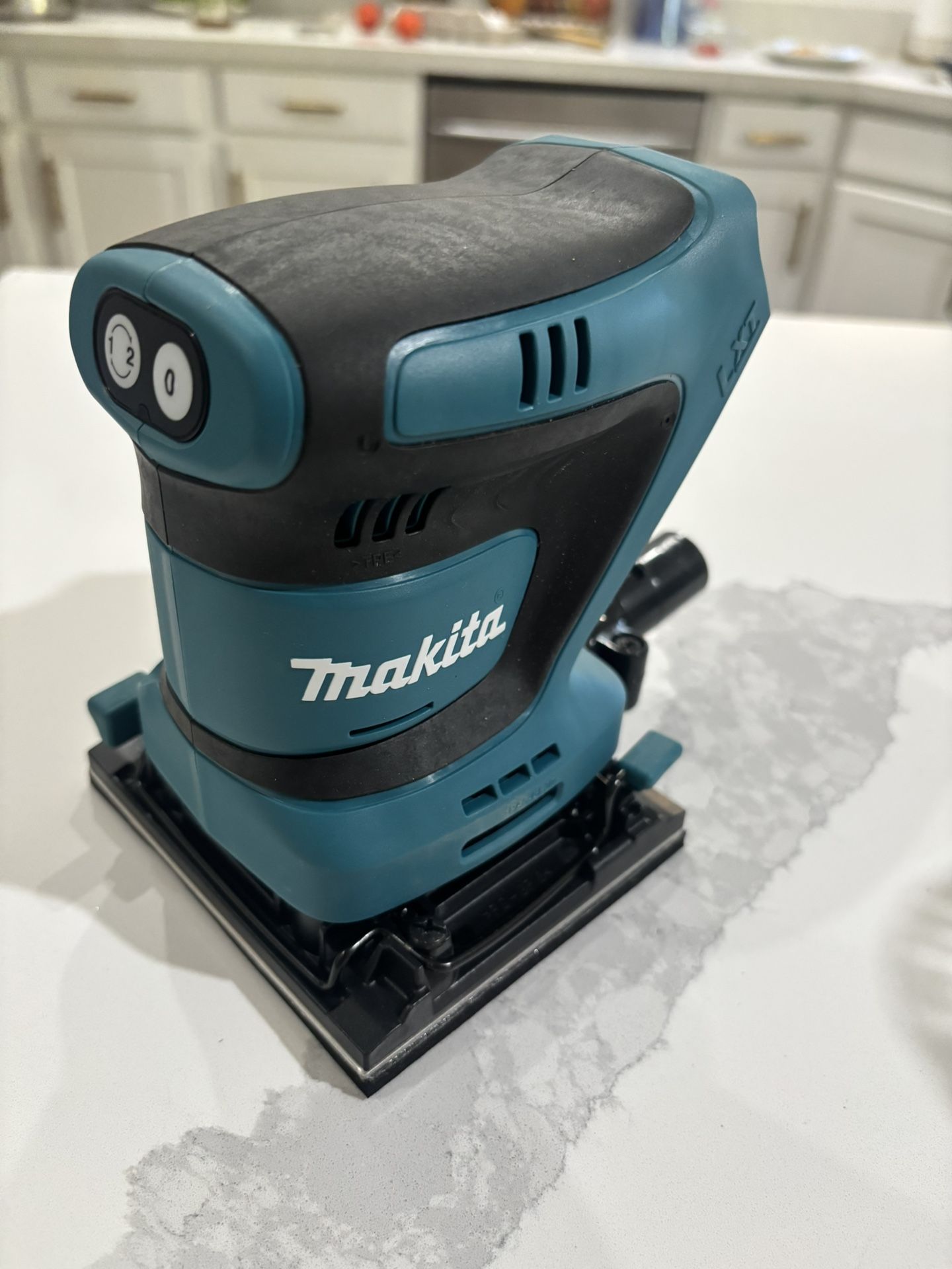 Sander Cordless Makita