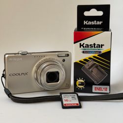 Nikon COOLPIX S6000 Digital Camera Silver 7x Zoom Tested Working + Charger &16GB SD Card