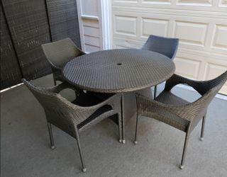 Outdoor patio wicker table with 4 chairs