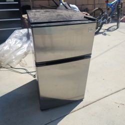 Mini Fridge 