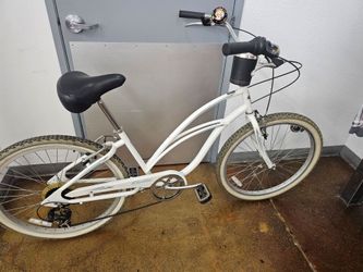 lectra 7d step thru beach cruiser with matching fenders bike is in great condition it’s a 26 inch bike was over $500 with tax and color matched fende