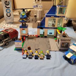 LEGO City set 60316 Police Station with Minifigures & Instructions complete