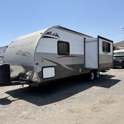 2015 Grey Wolf Cherokee! Bumper Pull Rv Trailer! 1 Slide