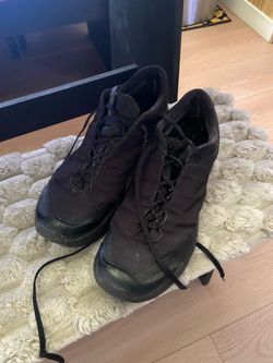 LOW PRICE MOVING- ARCTERYX MENS SNEAKERS