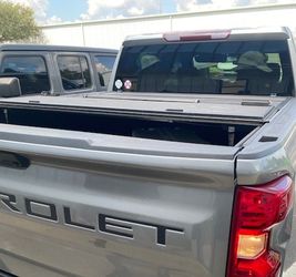 Hard-Folding Tonneau Cover – 2023 Ram 6' Bed