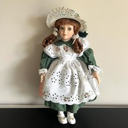 Paradise Galleries Treasury Collection Erin Porcelain Doll Lasses Ireland 15in