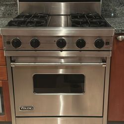 VIKING  GAS RANGE