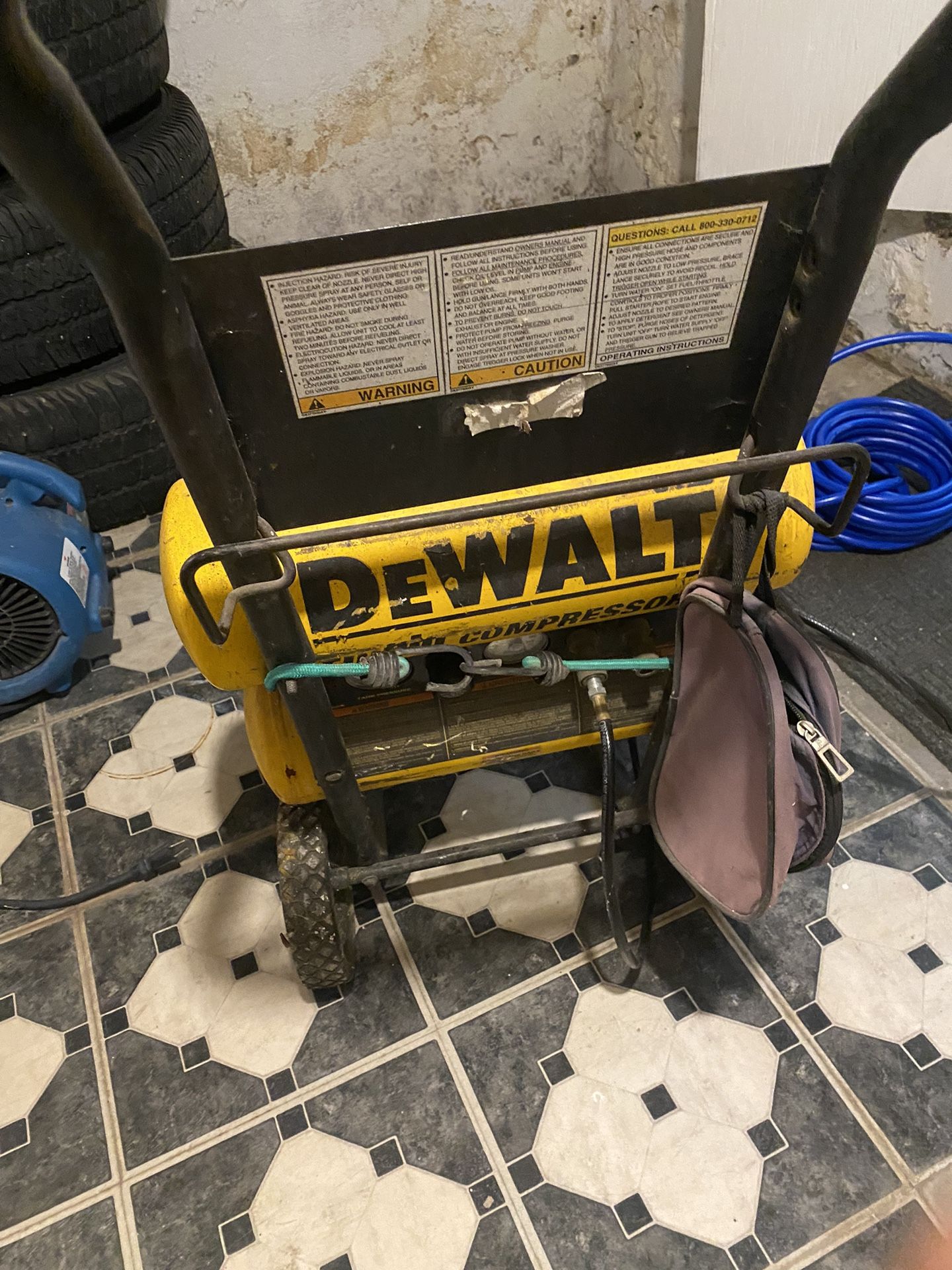 Dewalt 4 Gal Twin Stack Portable Air Compressor